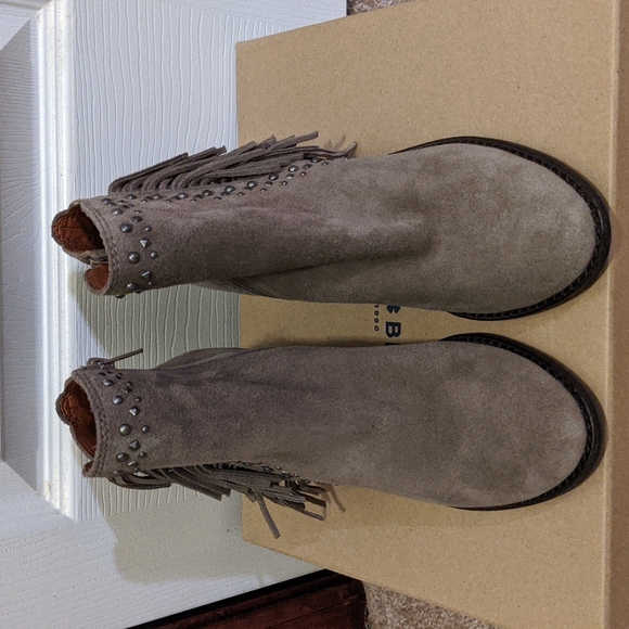 Lucky Brand suede bootie size 6.5 NIB - Picture 2 of 4